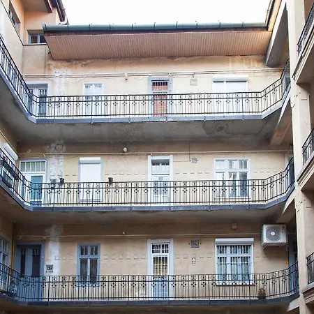 Self Check-in Eco In The Heart Of Buda Apartment